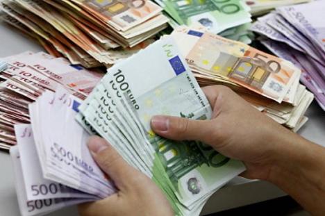 Patru orădeni şi un clujean au înşelat mai multe firme din ţară cu peste 100.000 de euro